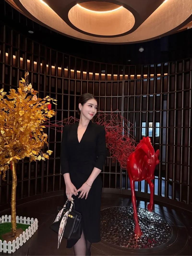 美妆博主 盈盈 嗲系少御【回头拉满】 Gallery 4